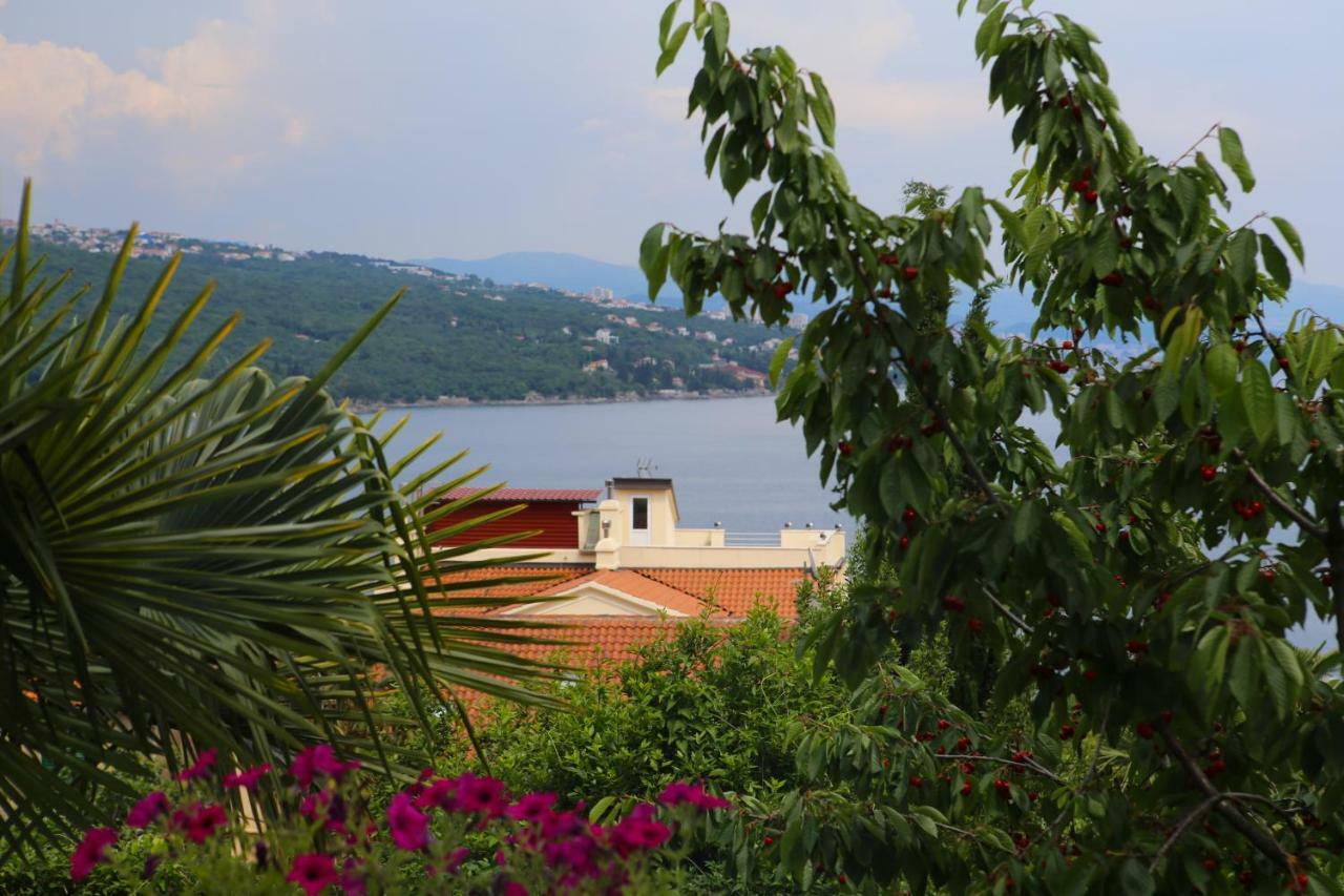 Apartman Carmen Volosko Opatija Exterior photo
